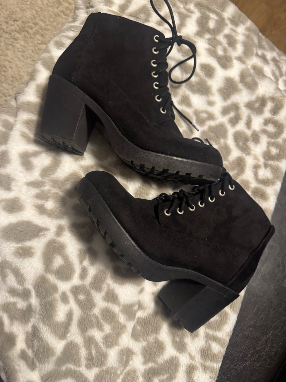 Women’s Black Lace-Up Chunky Heel Ankle Boot